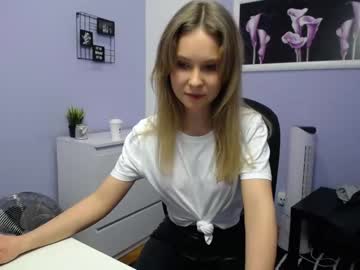 girl Cam Girls Masturbating With Dildos On Chaturbate with lucy_marshman